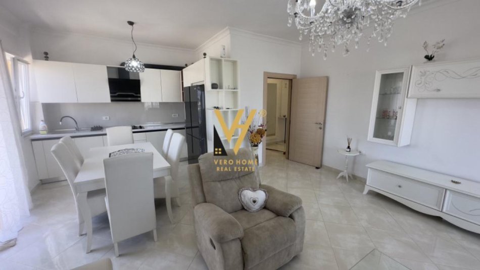 Tirane, jepet me qera apartament 3+1+Ballkon Kati 0, 220 m² 600 € (YRSHEK)