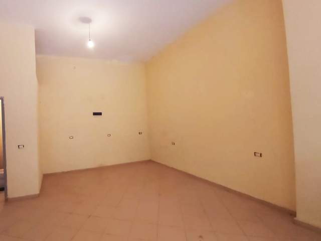 Tirane, shitet dyqan 45 m² 61.000 Euro