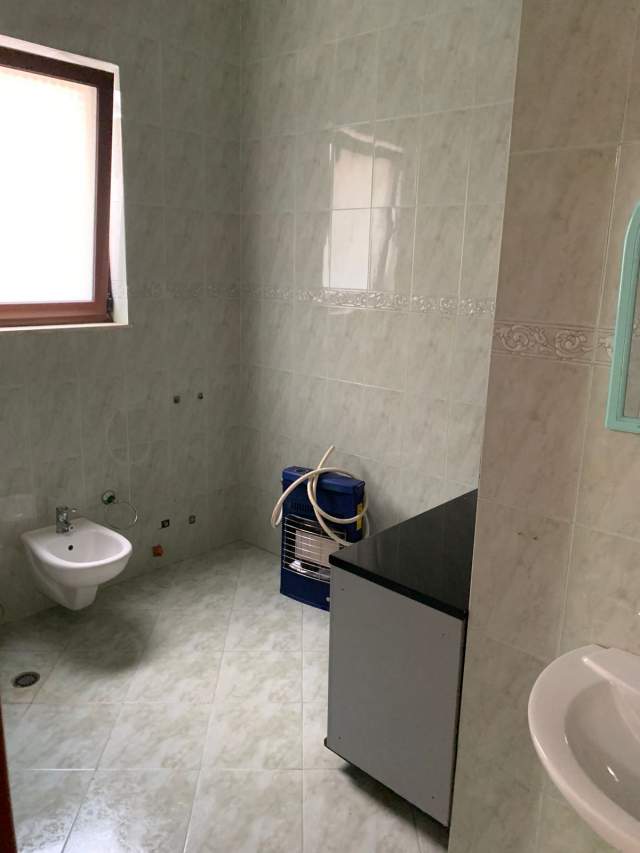 Tirane, jepet me qera apartament 2+1+A+BLK Kati 2, 130 m² 40.000 Leke (pas concord center)