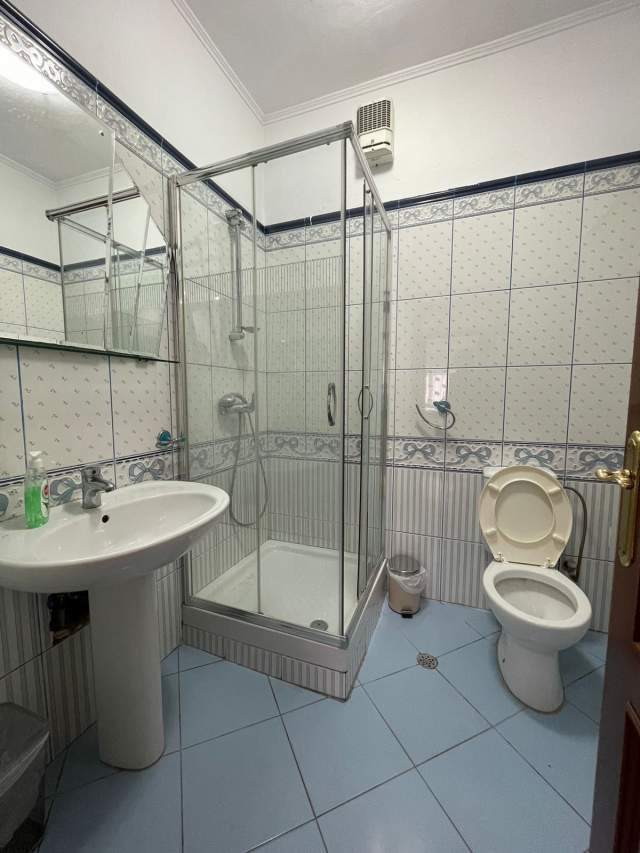 Tirane, jepet me qera apartament Kati 3, 130 m² 1.000 Euro (E Elbasanit)