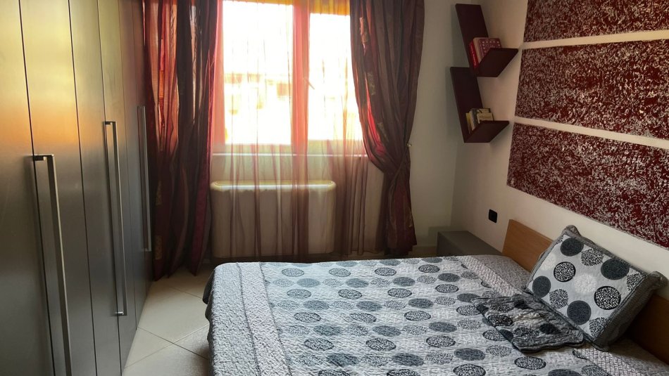 Tirane, jepet me qera apartament 2+1 Kati 3, 100 m² 749 € (Bllok)