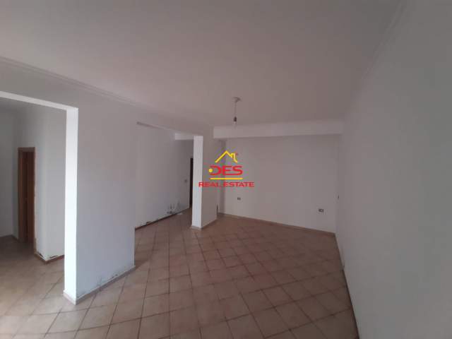 Vlore, jepet me qera ambjent biznesi Kati 2, 100 m² 350 Euro (Rruga Mis Durhan,Vlore)