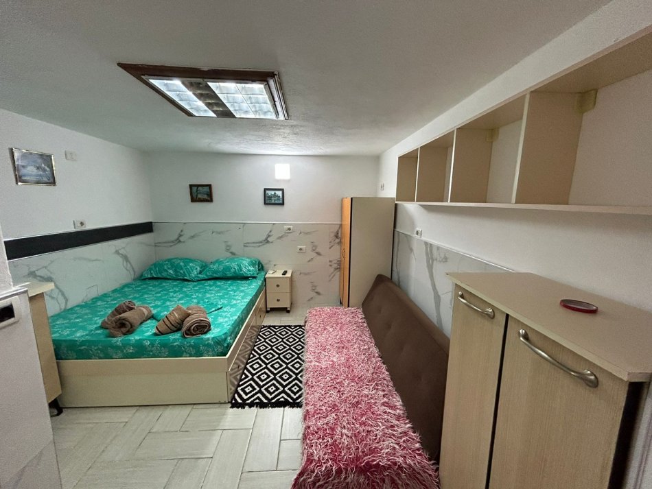 Tirane, jepet me qera apartament 1+1 Kati 1, 45 m² 370 € (5 Maj)