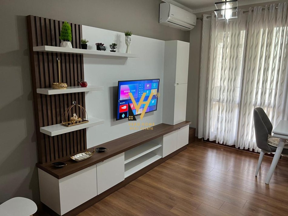 Tirane, jepet me qera apartament 2+1+Aneks+Ballkon Kati 2, 120 m² 700 € (KOPSHTI BOTANIK)