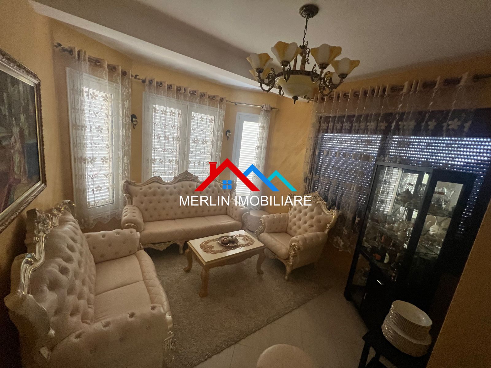 Tirane, shitet Vile 2 kateshe, 198 m2 per 185.000 Euro (Babrru)