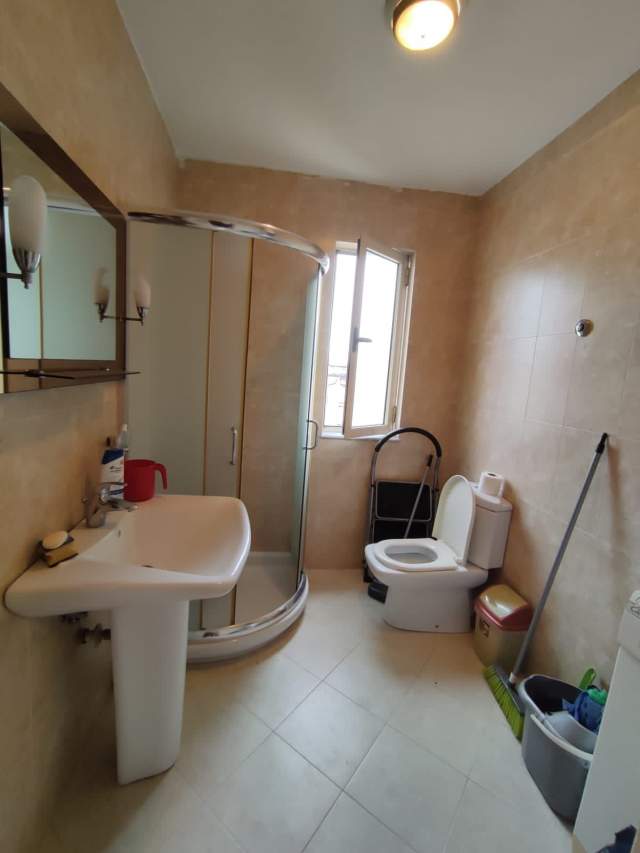 Tirane, jepet me qera apartament Kati 5, 65 m² 400 Euro (Miinistria e drejtesis)