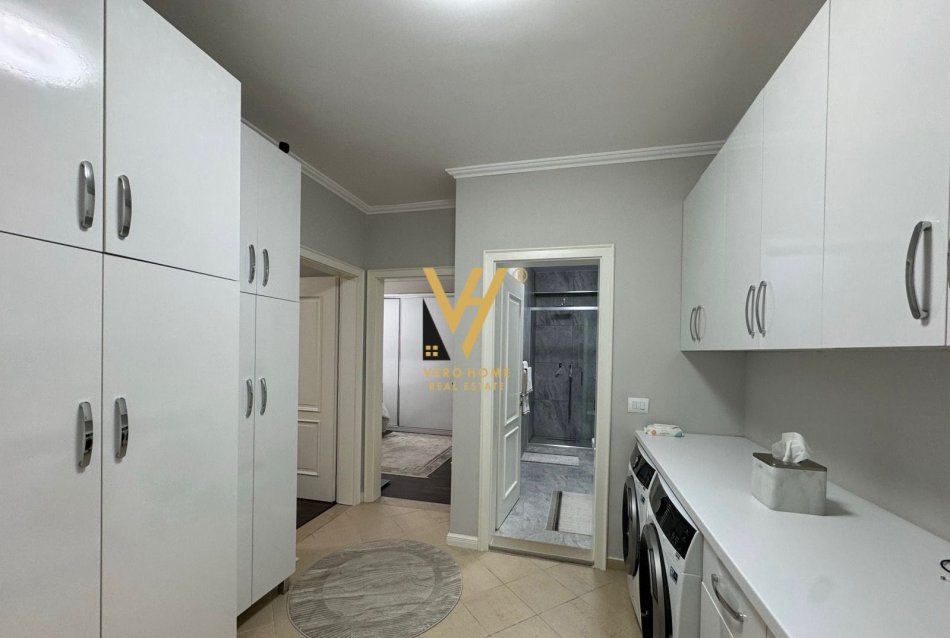 Tirane, shitet apartament 2+1+Ballkon Kati 4, 113 m² 295.000 € (SELVIA)