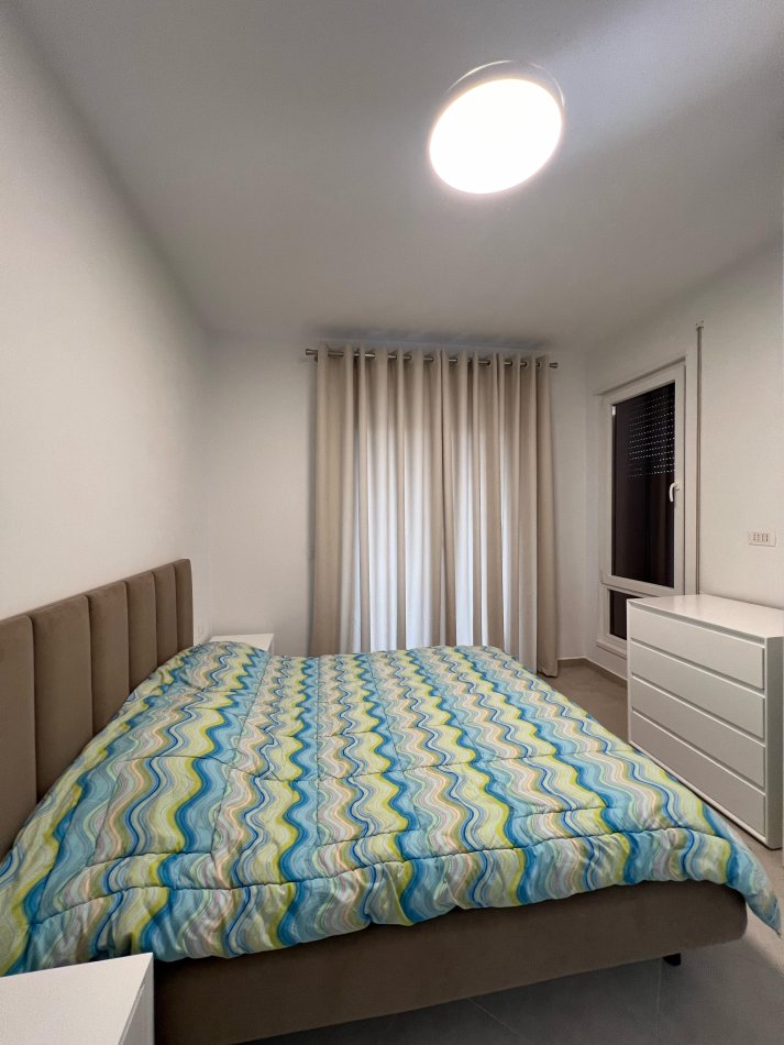 Tirane, jepet me qera apartament 2+1+Ballkon Kati 2, 100 m² 750 € (xhanfize Keko)