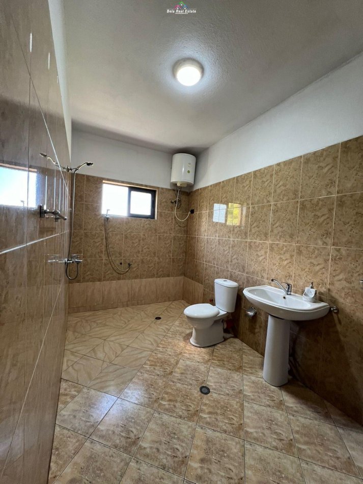 Tirane, jepet me qera apartament 2+1 Kati 2, 120 m² 700 € (yzberisht)