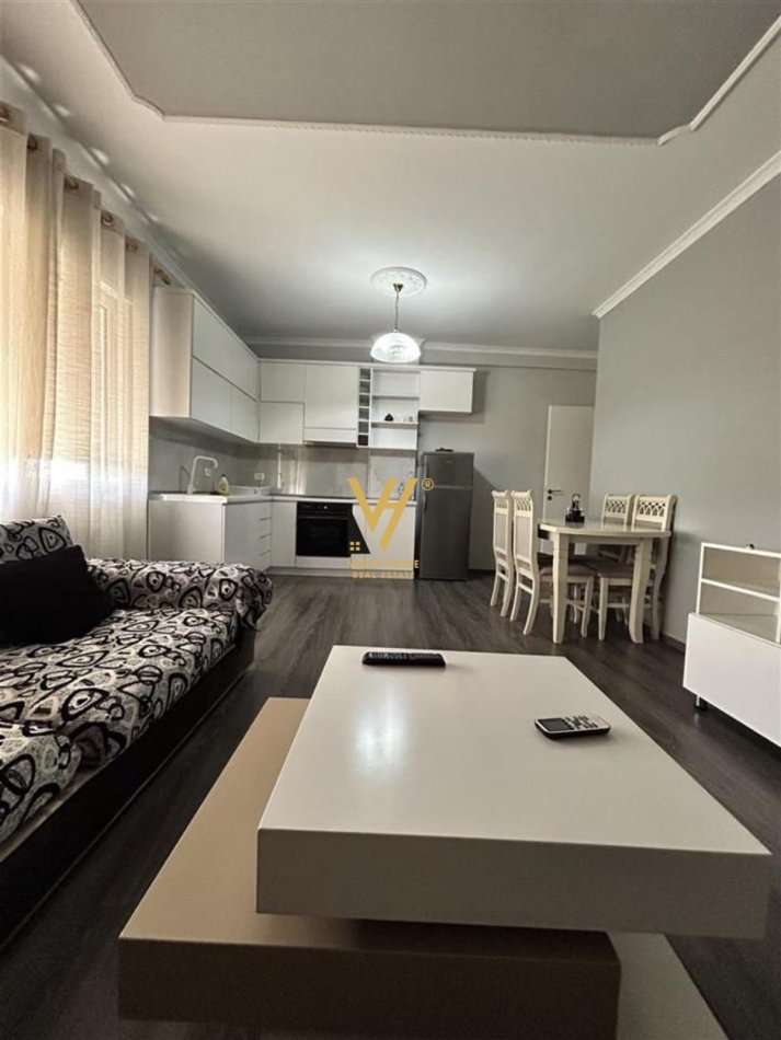 Tirane, jepet me qera apartament 2+1+Ballkon Kati 2, 90 m² 450 € (FRESKU)
