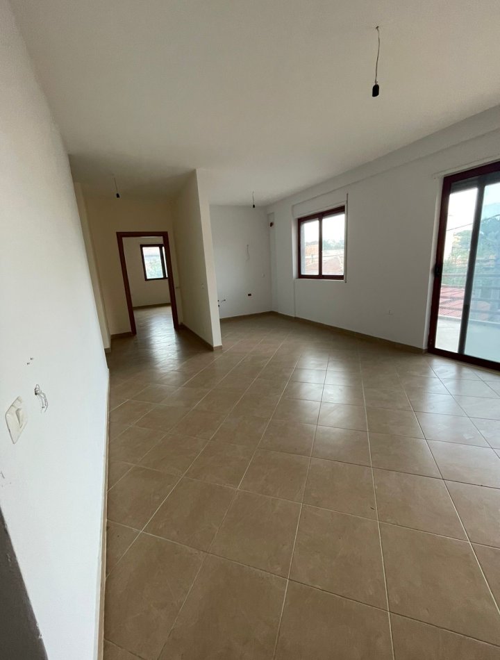 Tirane, shitet apartament 2+1 Kati 2, 115 m² 190.377 € (Shkolla Partizani)