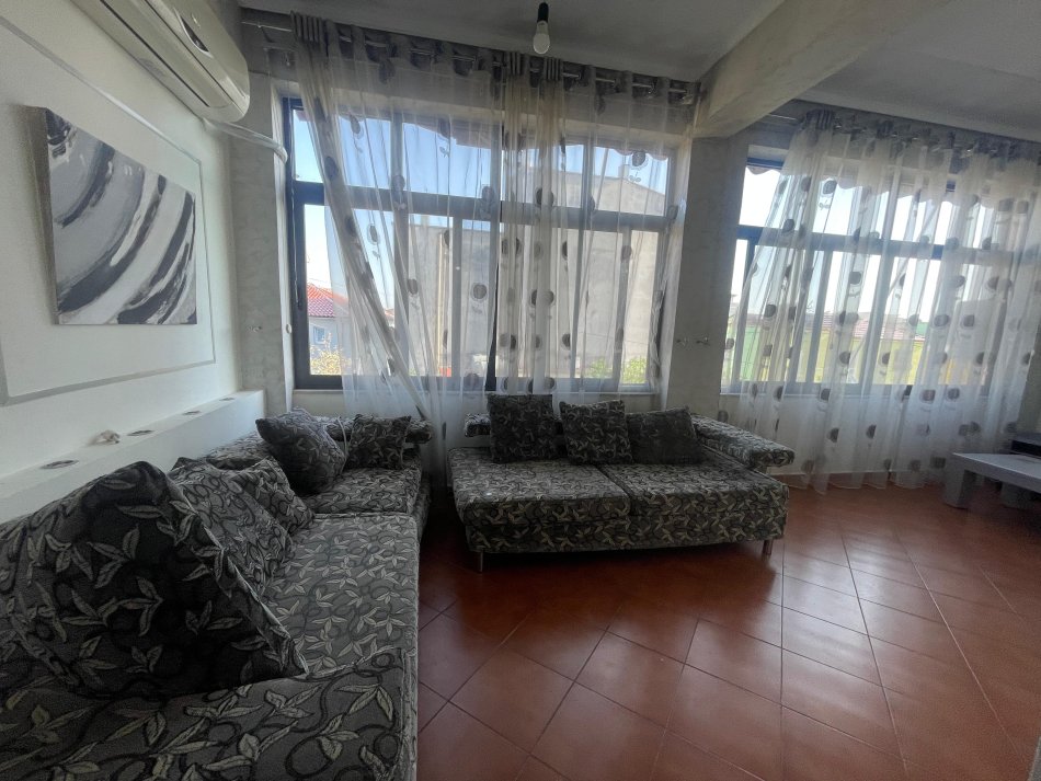 Tirane, jepet me qera apartament 2+1 Kati 2, 95 m² 350 € (Allias)