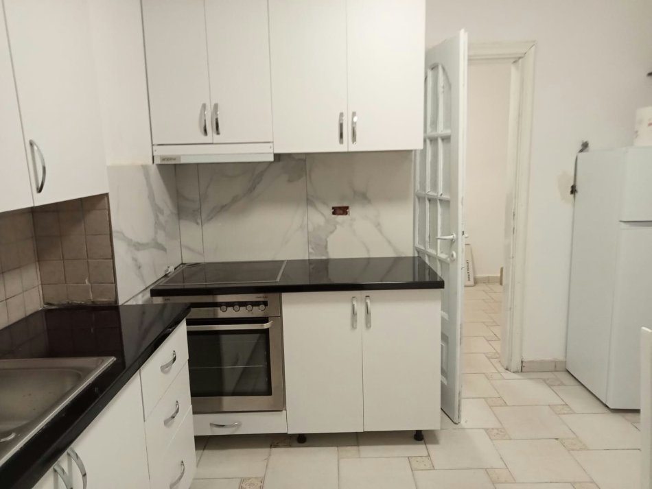 Tirane, jepet me qera apartament 2+1, Kati 2, 70 m² 400 € (xhamlliku)
