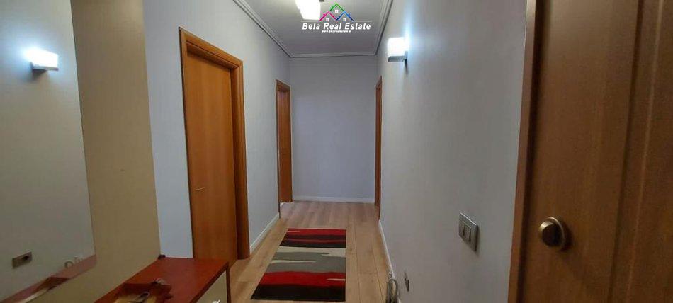 Tirane, jepet me qera apartament 2+1 Kati 3, 100 m² 650 € (Komuna Parisit)