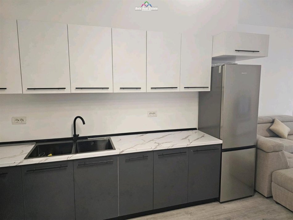 Tirane, jepet me qera apartament 1+1+Ballkon Kati 3, 80 m² 600 € (5 maji)