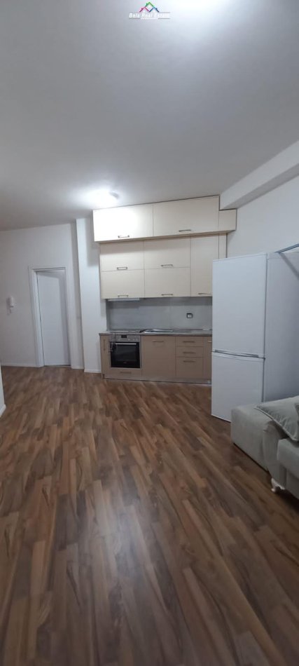 Tirane, shes apartament 1+1+Ballkon, Kati 4, 77 m² 108,000 € (Fusha e Aviacionit)