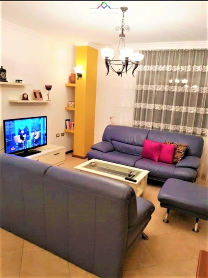 Tirane, jepet me qera apartament 2+1 Kati 8, 80 m² 600 € (QENDER)
