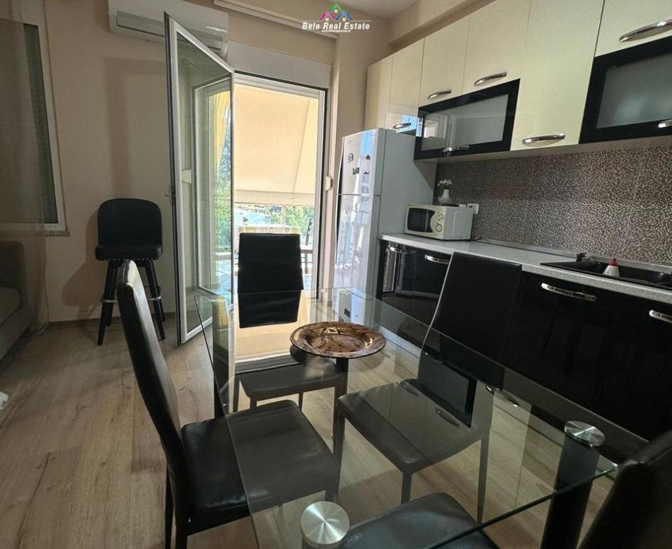 Tirane, jepet me qera apartament 2+1 Kati 2, 100 m² 650 € (hamdi sina)