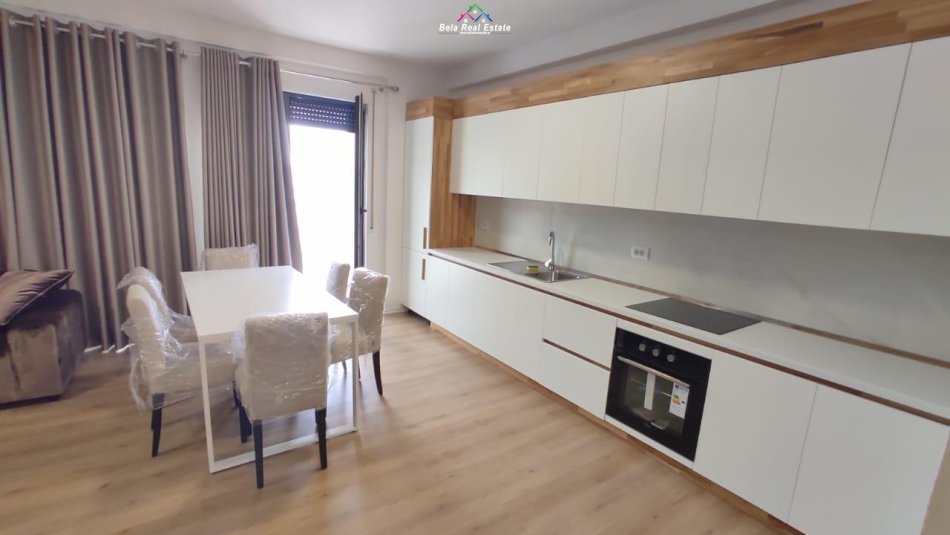 Tirane, jepet me qera apartament 2+1 Kati 6, 100 m² 800 € (porcelan)
