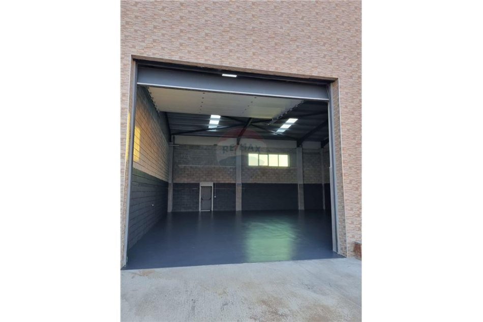 Tirane, jepet me qera ambjent biznesi , 2,324 m² 5,500 € (Marikaj - Vore