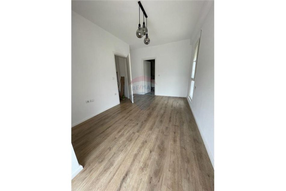 Tirane, shitet apartament 2+1 , 105 m² 150,000 € (Ali Demi)