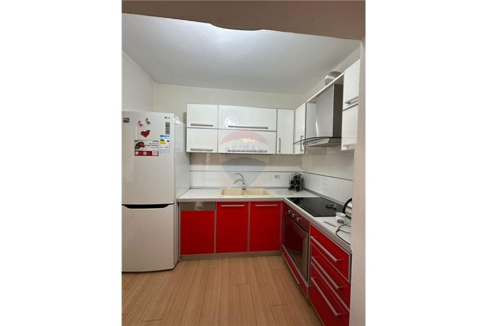 Tirane, jepet me qera apartament 2+1 Kati 2, 75 m² 600 € (Rruga Gjike Kuqali - Tirana e Re - Shushica)