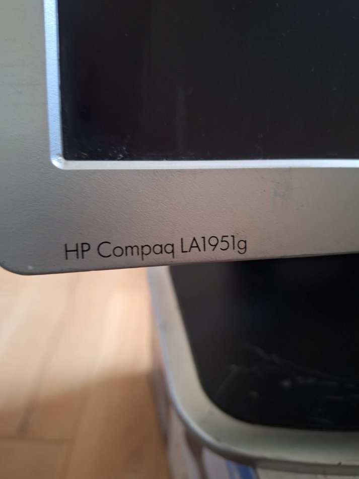 Tirane, shes Kompjuter+Monitor FSC + HP Compaq