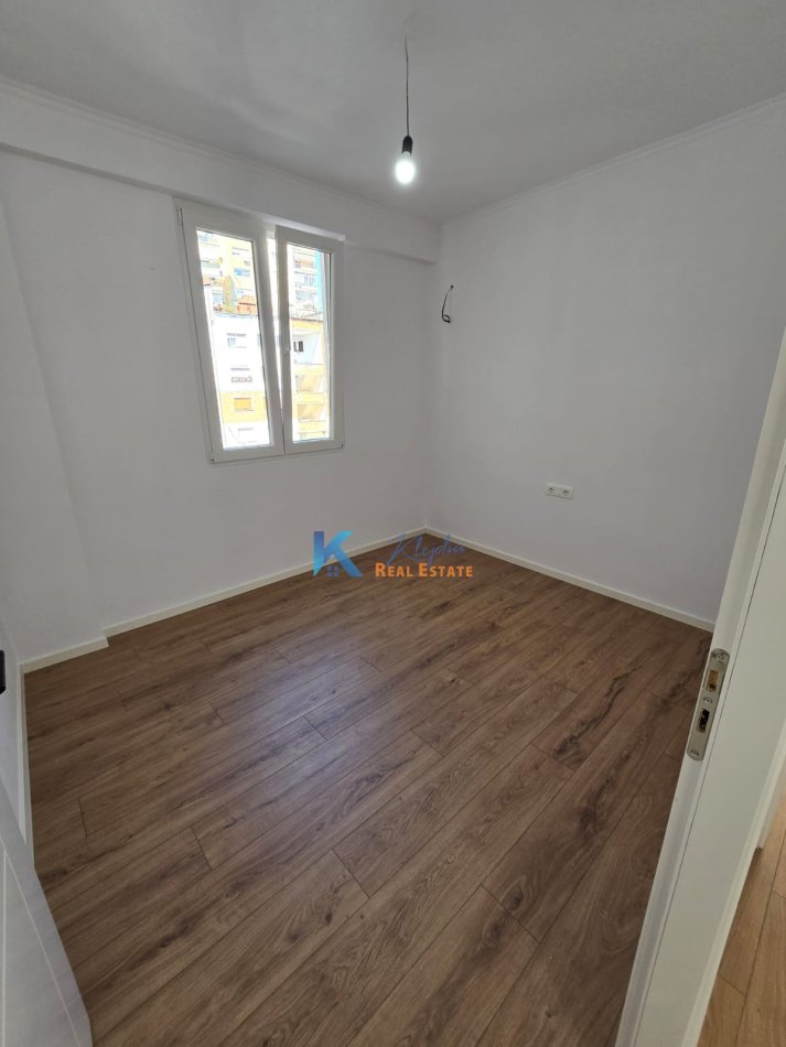 Tirane, shitet apartament 2+1 Kati 3, 73 m² 160.000 € (Rruga e Elbasanit, afer Ambasades Amerikane)