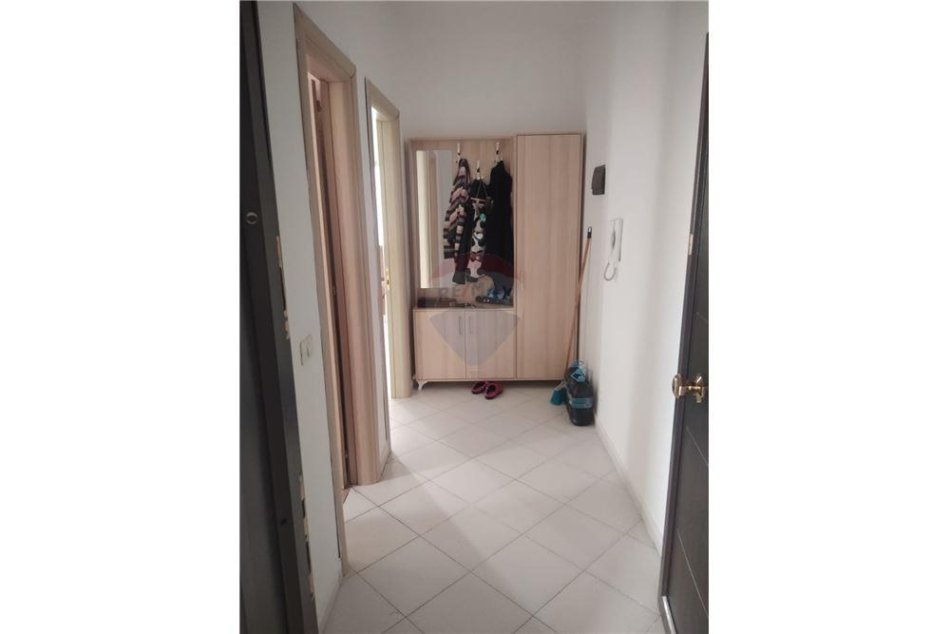 Tirane, jepet me qera apartament 1+1 Kati 8, 66 m² 450 € (Yzberisht)