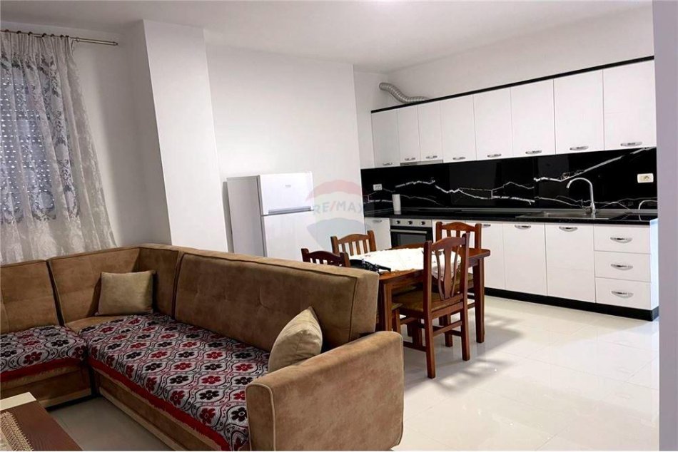 Tirane, jepet me qera apartament 2+1 Kati 1, 90 m² 350 € (Rruga Sotir Caci - Fresku)