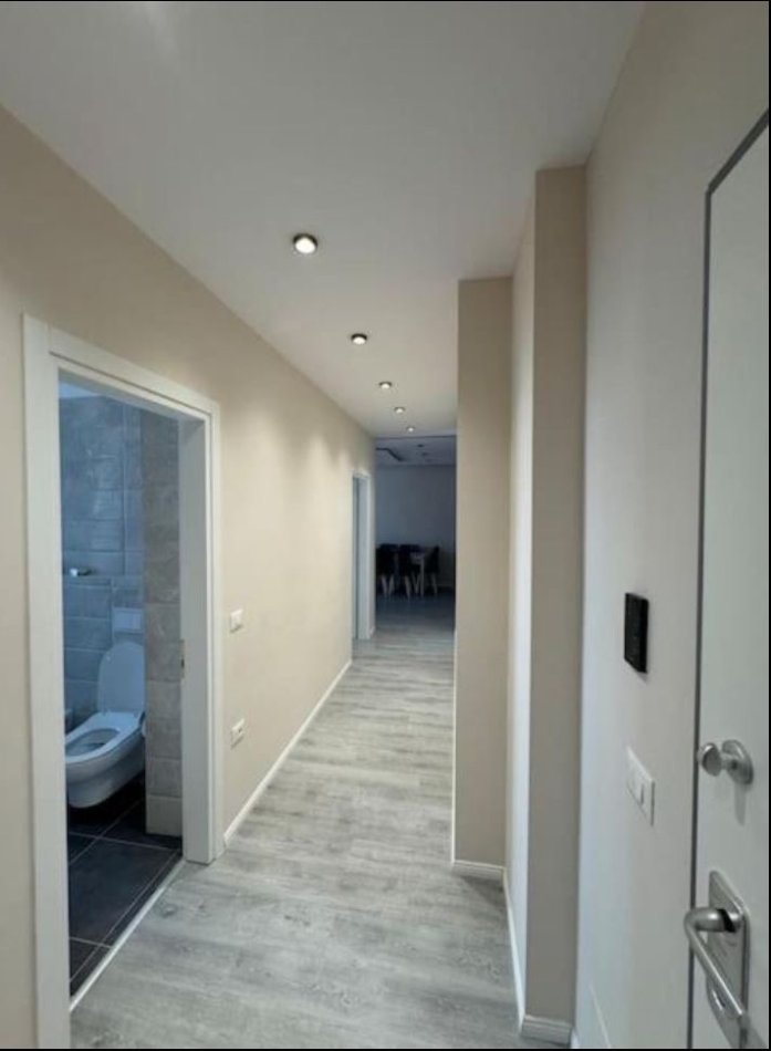 Tirane, jepet me qera apartament 2+1 Kati 1, 100 m² 700 € (Porcelan)