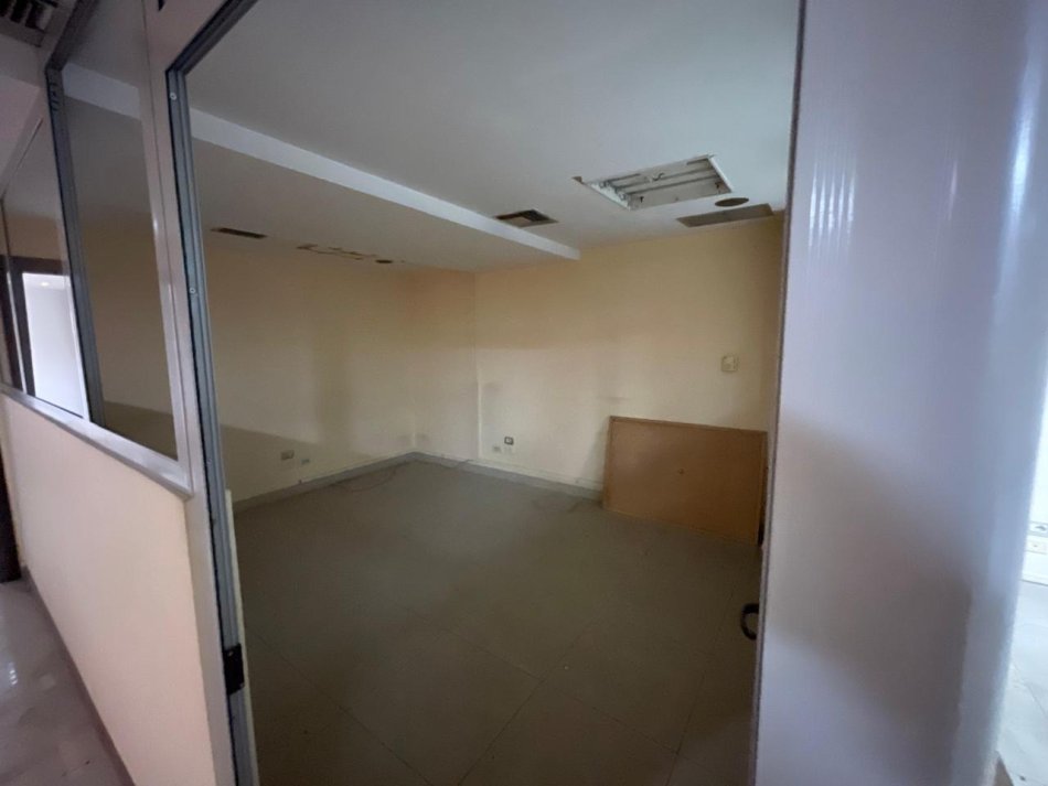 Tirane, jepet me qera zyre Kati -1, 700 m² 5.000 € (Blloku)