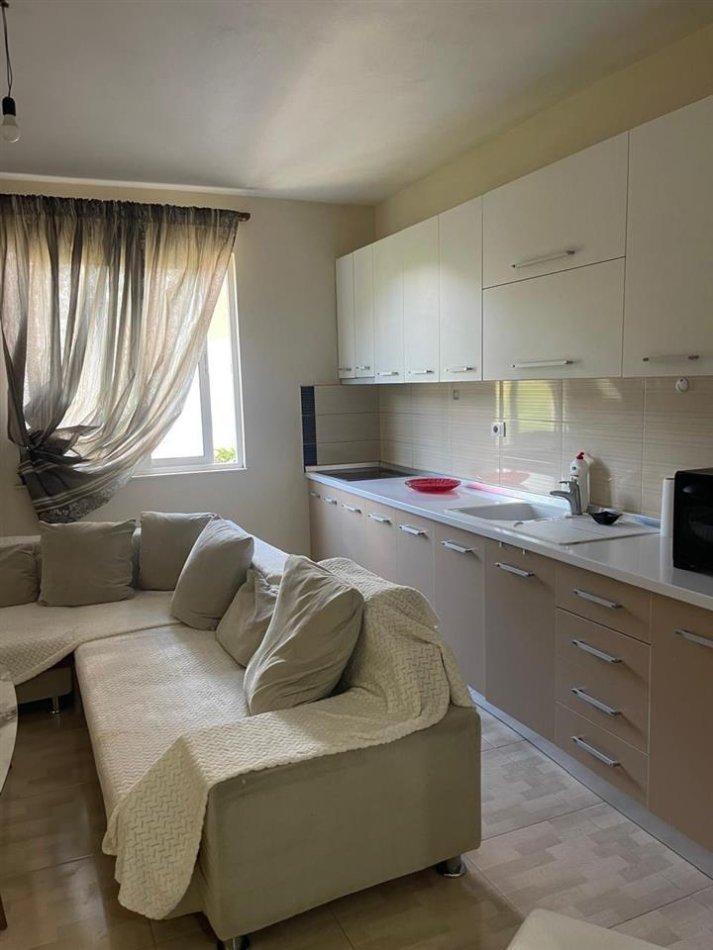 Tirane, jepet me qera 2+1 Kati 5, 90 m² 350 € (fresku)