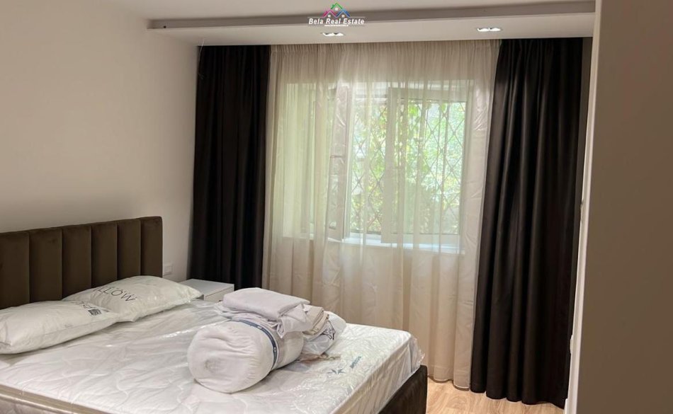 Tirane, jepet me qera apartament 2+1 Kati 1, 90 m² 1.500 € (qender)