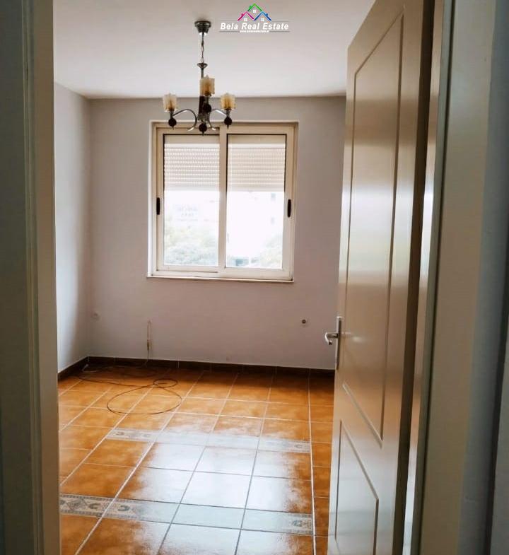 Tirane, jepet me qera zyre Kati 2, 50 m² 400 € (21 dhjetori)