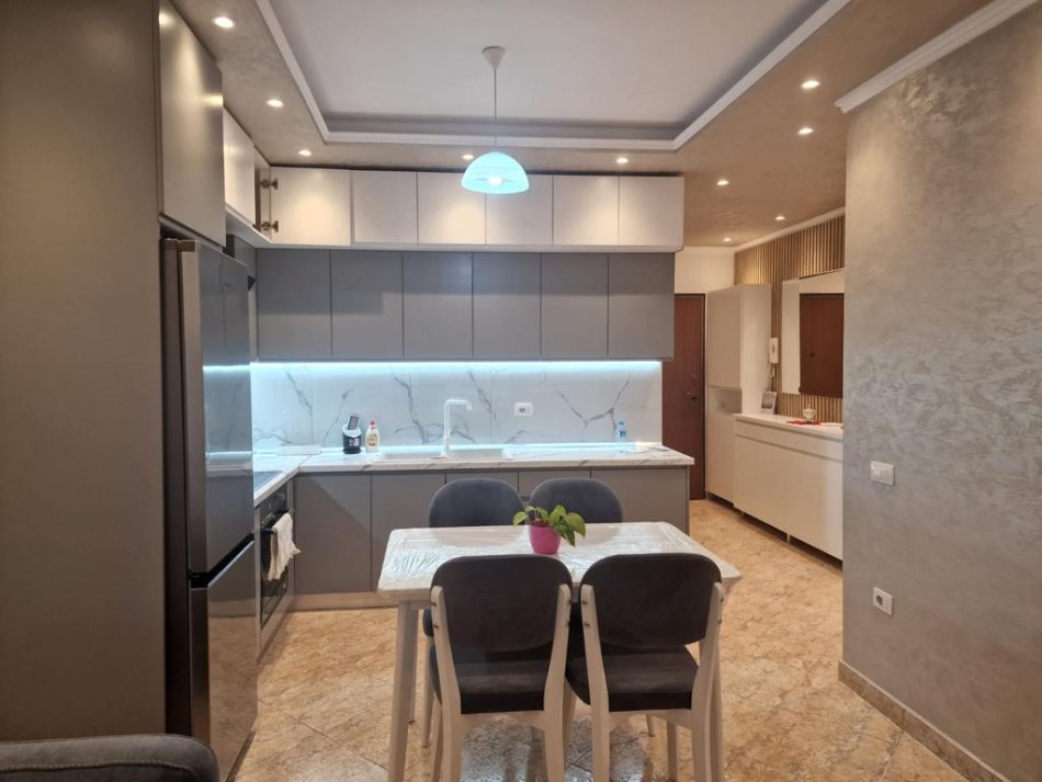 Tirane, jepet me qera apartament 2+1 Kati 5, 110 m² 800 € (Don Bosko)