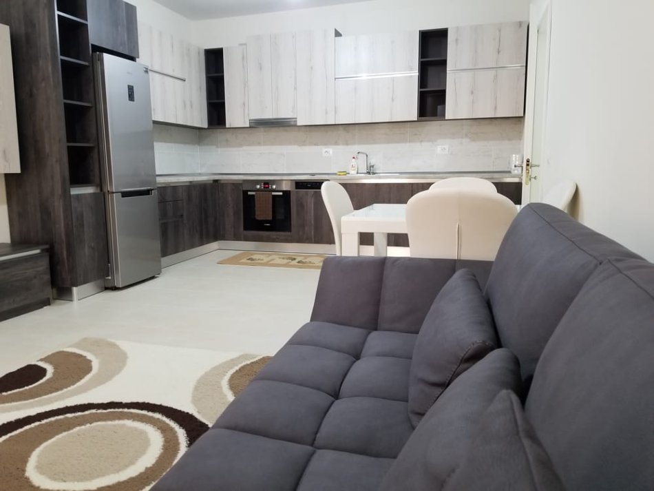 Tirane, jepet me qera apartament 2+1 Kati 7, 100 m² 520 € (kinostudio)