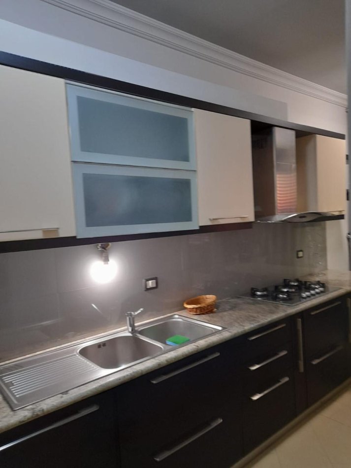 Tirane, jepet me qera apartament 2+1 Kati 5, 70 m² 500 € (vilat gjermane)