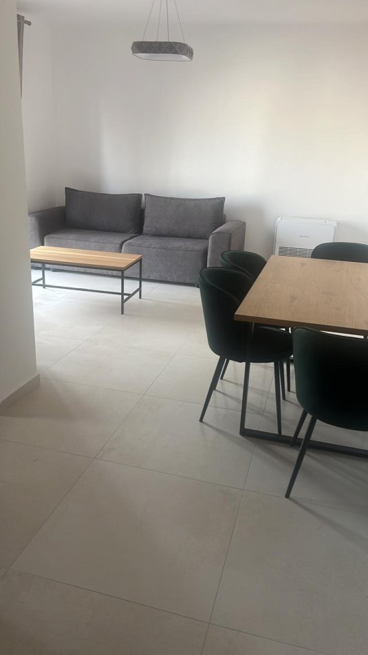 Tirane, jepet me qera apartament 1+1 Kati 4, 72 m² 550 € (xhamllik)