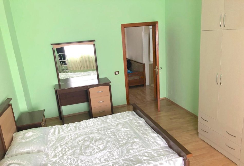 Tirane, jepet me qera apartament 2+1 Kati 3, 105 m² 370 € (JORDAN MISJA)