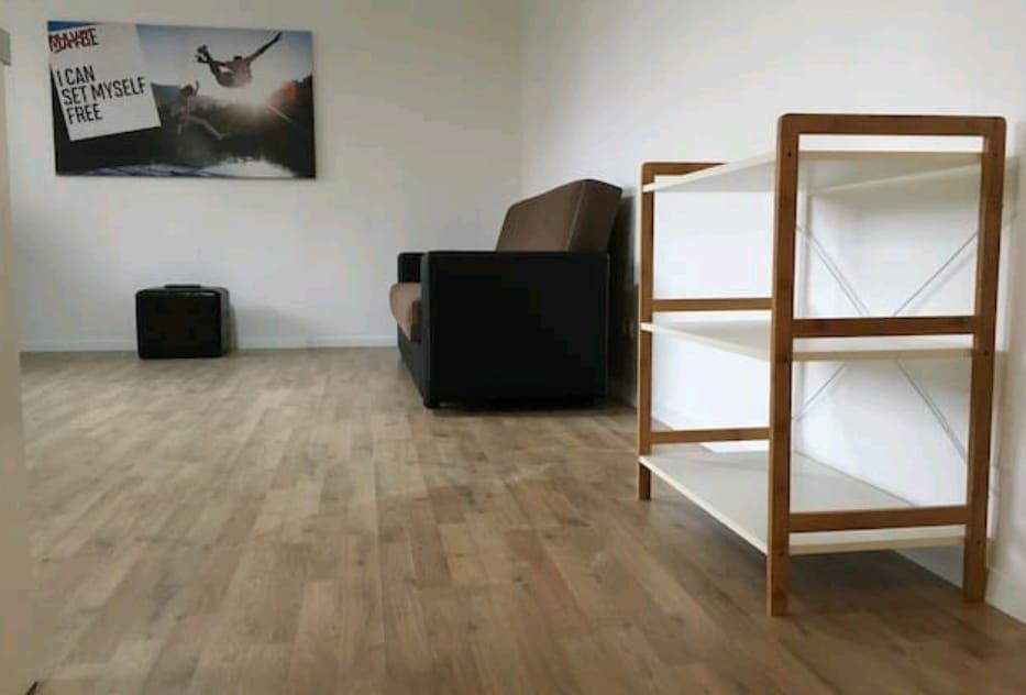 Tirane, jepet me qera apartament 1+1 , 60 m² 580 € (Rruga e Sales)