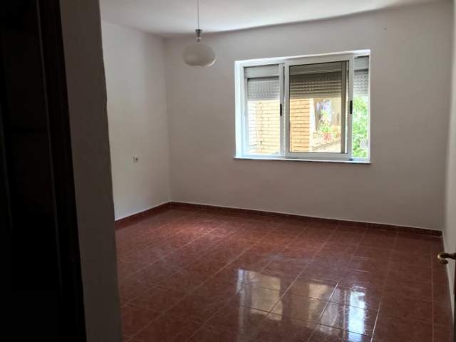 Tirane, shitet apartament 2+1 Kati 3, 71 m² 74.000 Euro (Materniteti i ri)