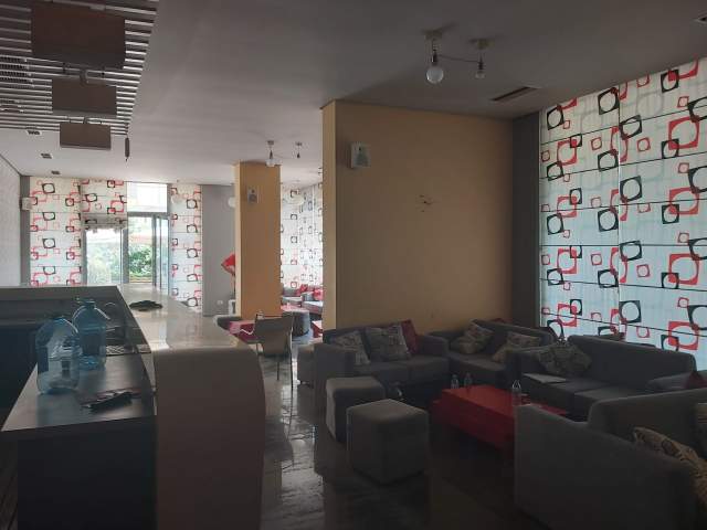 Tirane, jepet me qera lokal Kati 0, 110 m² 500 Euro (Zogu i Zi)
