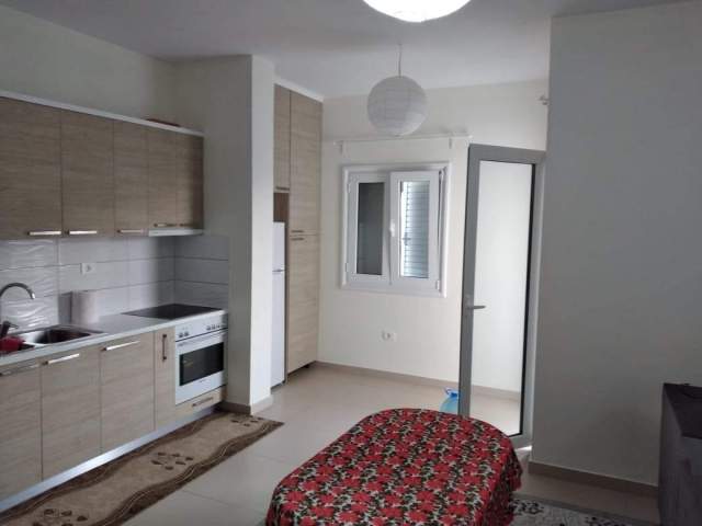 Tirane, jepet me qera apartament 2+1 Kati 2, 120 m² 25.000 Leke (Senatorium)