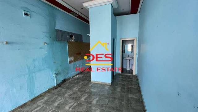 Vlore, jepet me qera dyqan Kati 0, 30 m² 300 Euro (Lungomare Vlore)