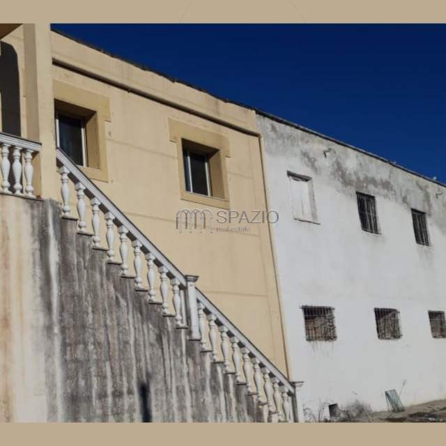 Elbasan, shitet magazine 1.000 m² 200.000 Euro (Rruga 28 nentori)