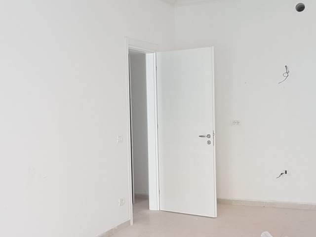 Tirane, jepet me qera apartament Kati 1, 78 m² 35.000 Leke (Rr.Robert Shvarc)