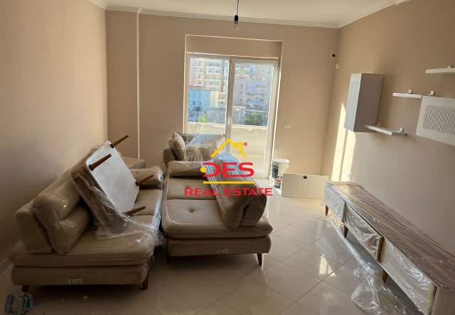 Vlore, shitet apartament Kati 4, 114 m² 75.000 Euro (Rruga Deshmoret)