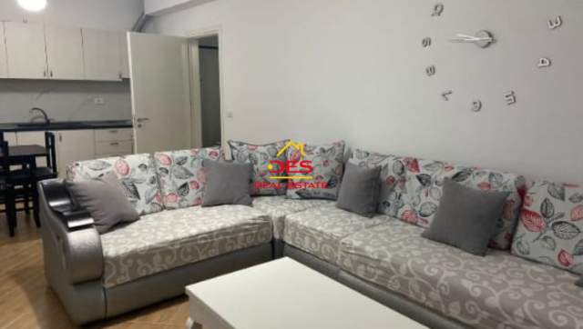 Vlore, jepet me qera apartament Kati 6, 67 m² 250 Euro (Rruga Gjergj Arianiti)