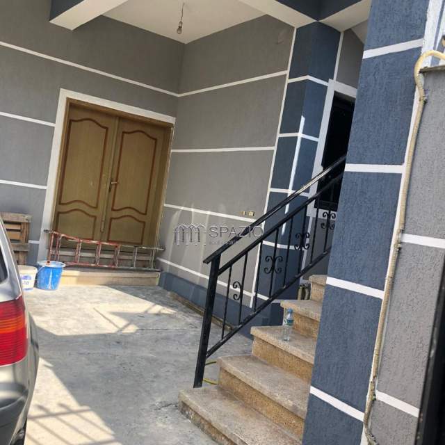 Tirane, shitet shtepi 4+1 Kati 2, 164 m² 160.000 Euro (Perball Shkolles Bashkuar)